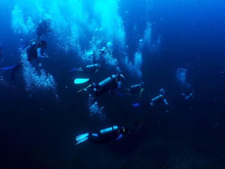 国家海洋预报台发布海浪蓝色警报 并继续发布辽东湾海冰蓝色警报